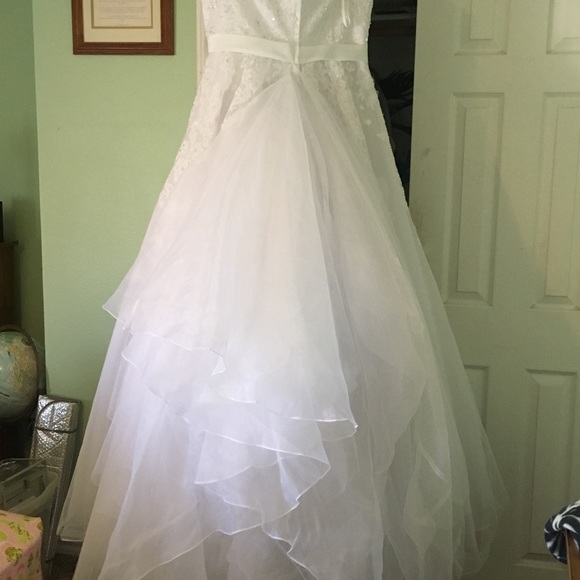 Selling my Camillelavie wedding dress! - Picture 4 of 5